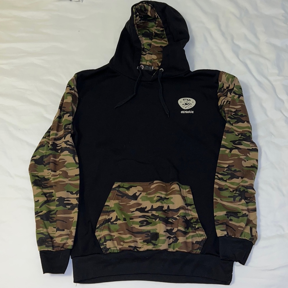 Mens small/medium hooded sweater with army print